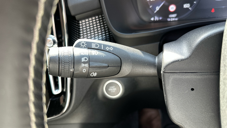 Volvo Xc40 2.0 B4P R DESIGN Pro 5dr Auto Petrol Estate